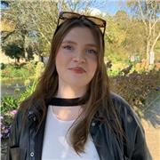 Estudiante graduada de lengua y literatura inglesas por la universidad de Santiago de Compostela.